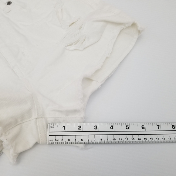 Aeropostale Women's White High Waisted Shorty Denim Distressed Shorts, size 8 - Picture 6 of 6